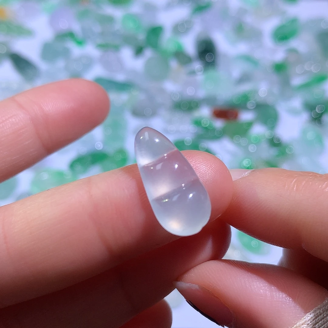 翡翠颈饰未镶嵌豆