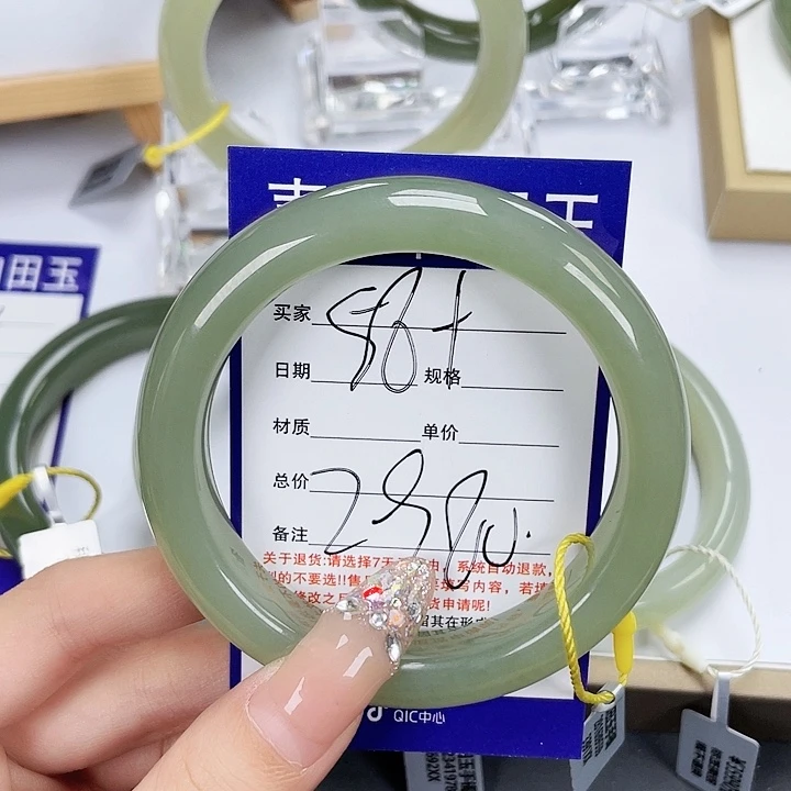 和田玉手镯未镶嵌