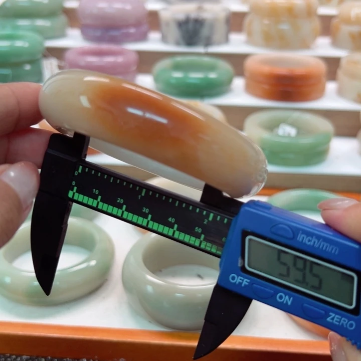 石英岩玉手镯未镶嵌