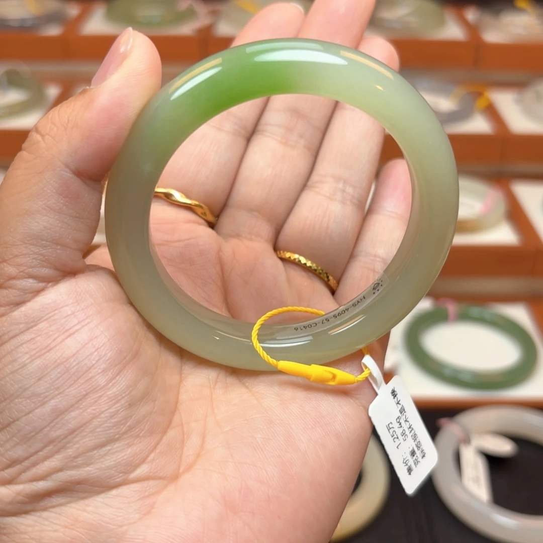 和田玉手镯未镶嵌一口翠57