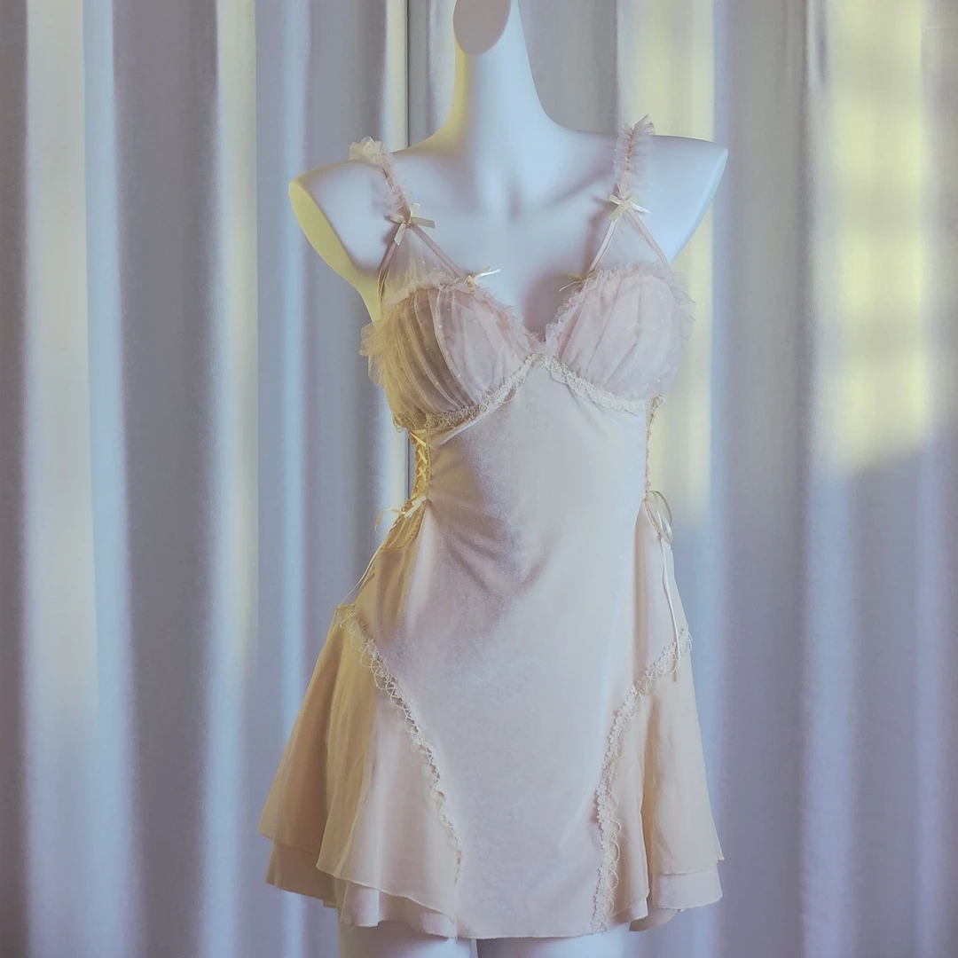 【梦境】丝绒秋冬蕾丝性感显瘦纯欲风吊带胸垫绑带拼纱氛围感睡裙