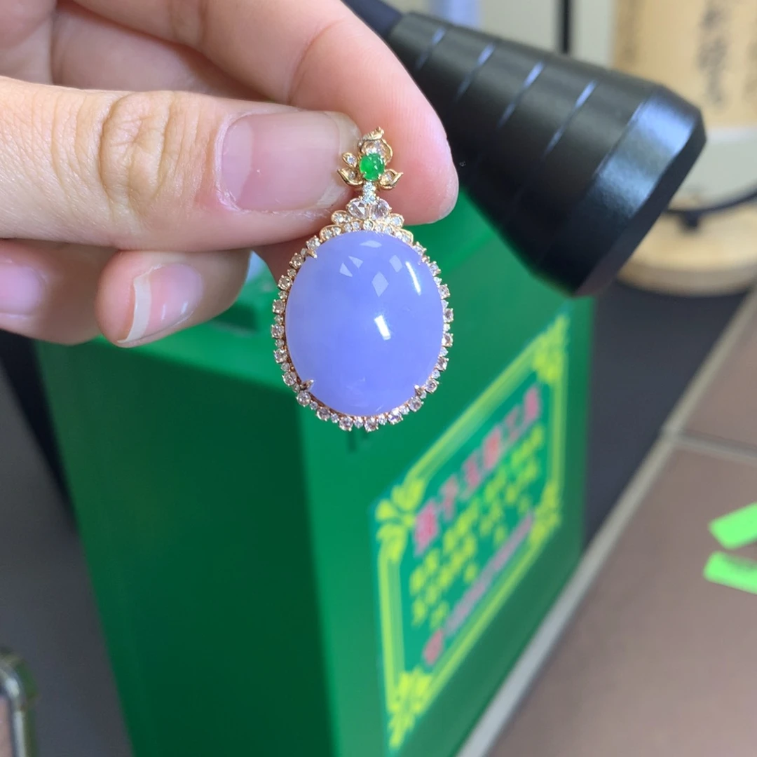 翡翠颈饰18K金镶嵌翡翠