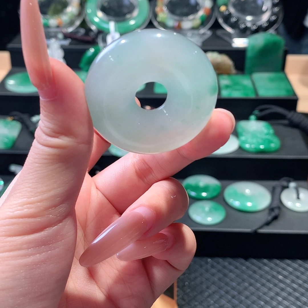 森***源石英质玉未镶嵌吊坠