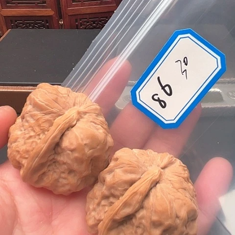 文玩核桃吊坠是**啊蛤蟆头