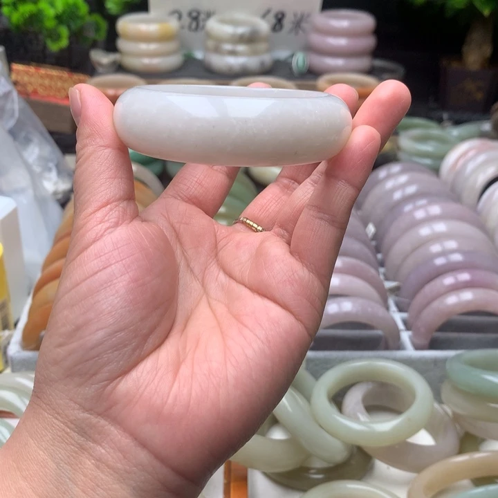 石英质玉（佘太翠）未镶嵌手镯57.7