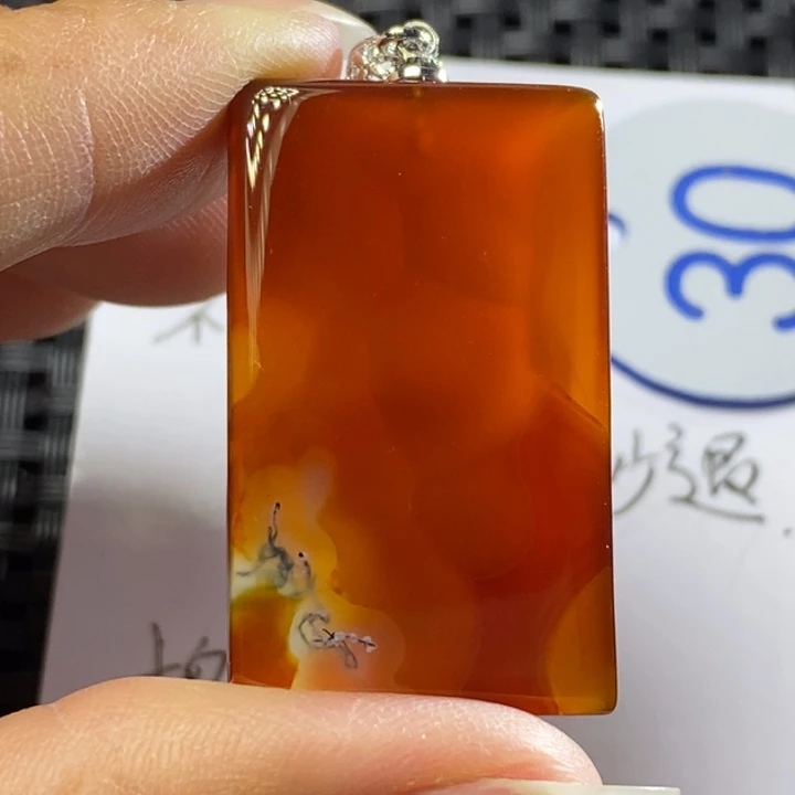 未镶嵌颈饰玛瑙/玉髓月**庄