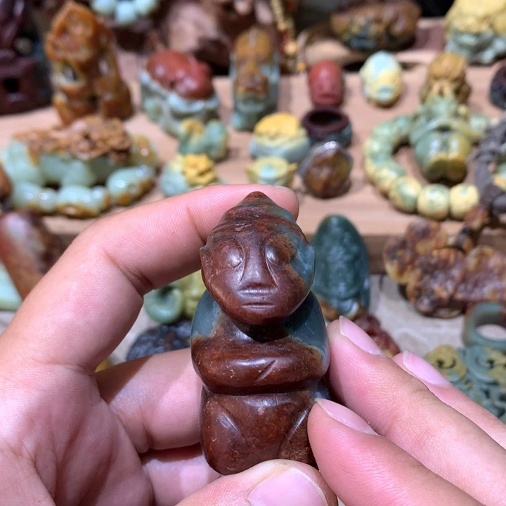 未镶嵌岫岩河磨玉（透闪石质玉）挂件