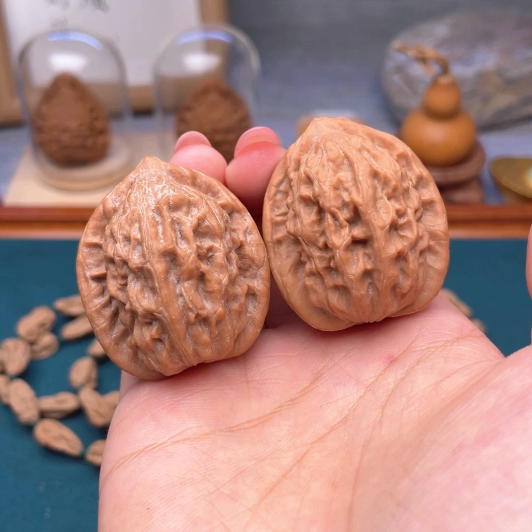 吊坠桃核35尺大红袍