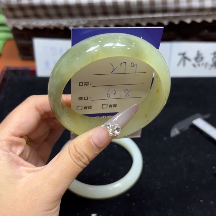 未镶嵌岫玉手镯天然