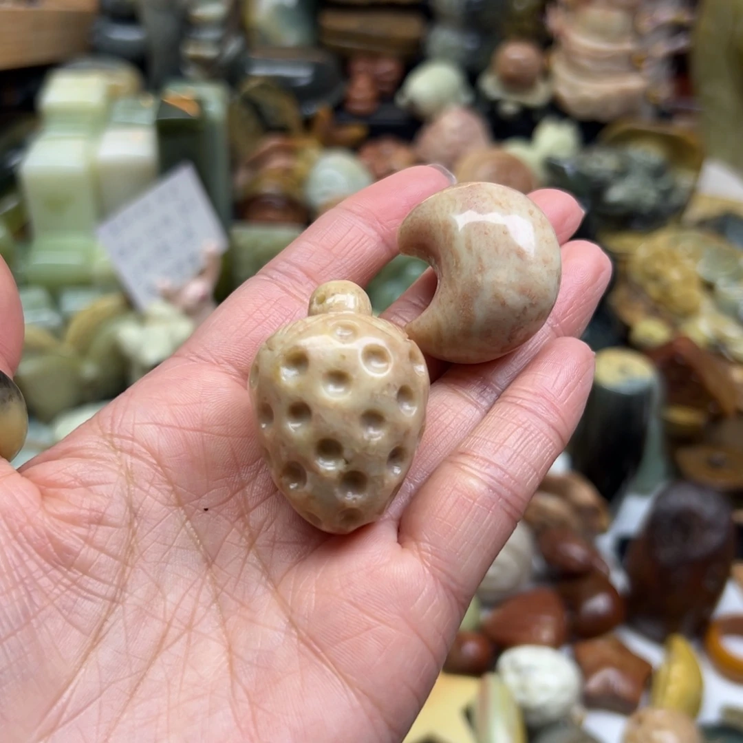 锦***宝岫玉未镶嵌颈饰辽阳粉草莓月亮