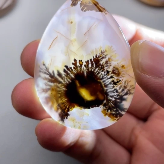 玛瑙/玉髓颈饰未镶嵌静****行