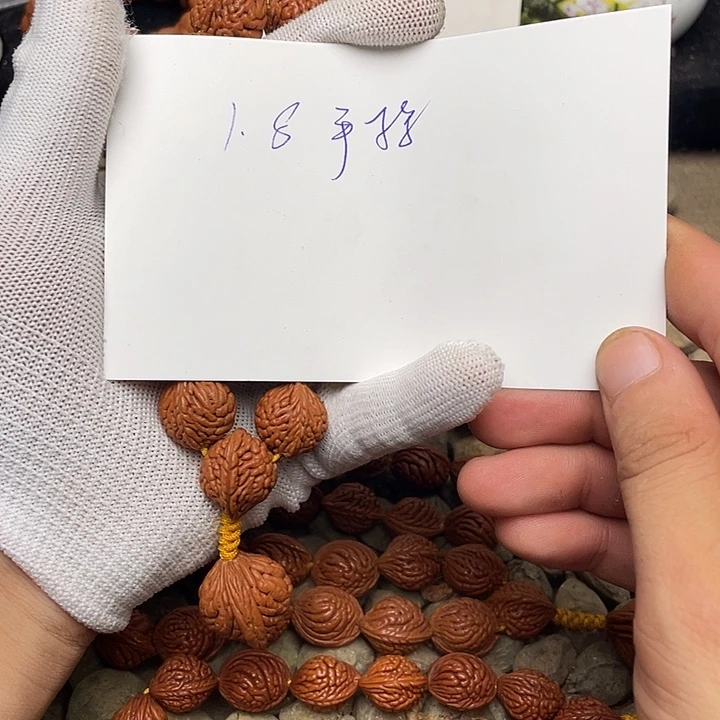 用***4吊坠桃核龙纹桃核的搭配