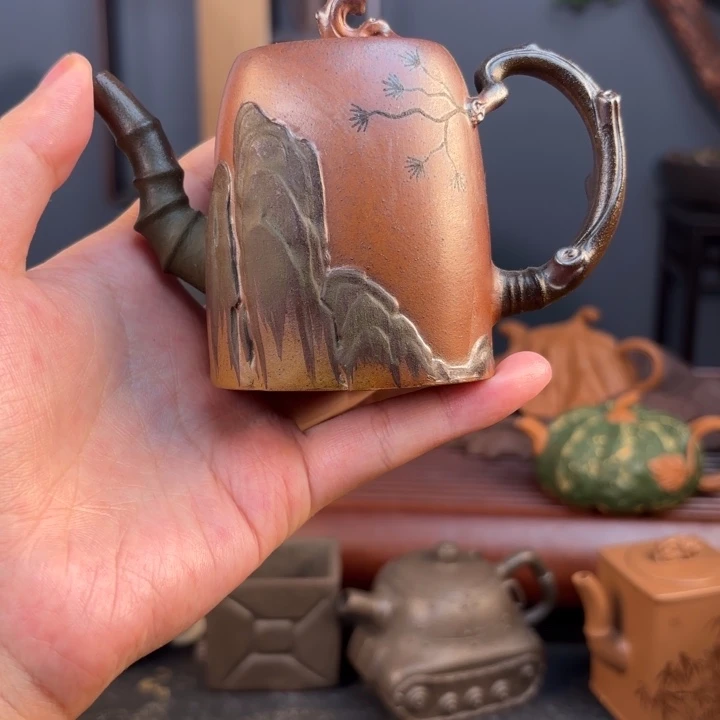 强**防是因为有个女老师给他