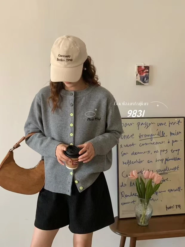 【9831】长袖减龄针织秋季开衫款毛针织衫上衣红色打底纯色