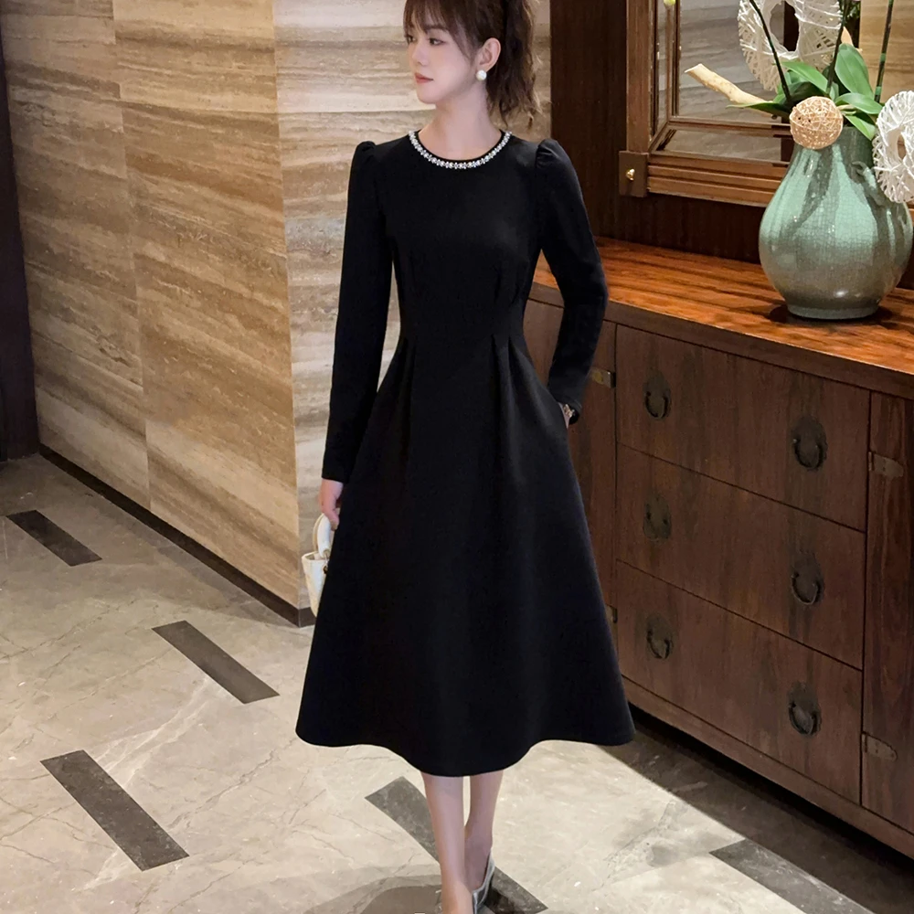 2025新款冬季加厚珍珠黑色长袖连衣裙子女赫本风小个子a字法式