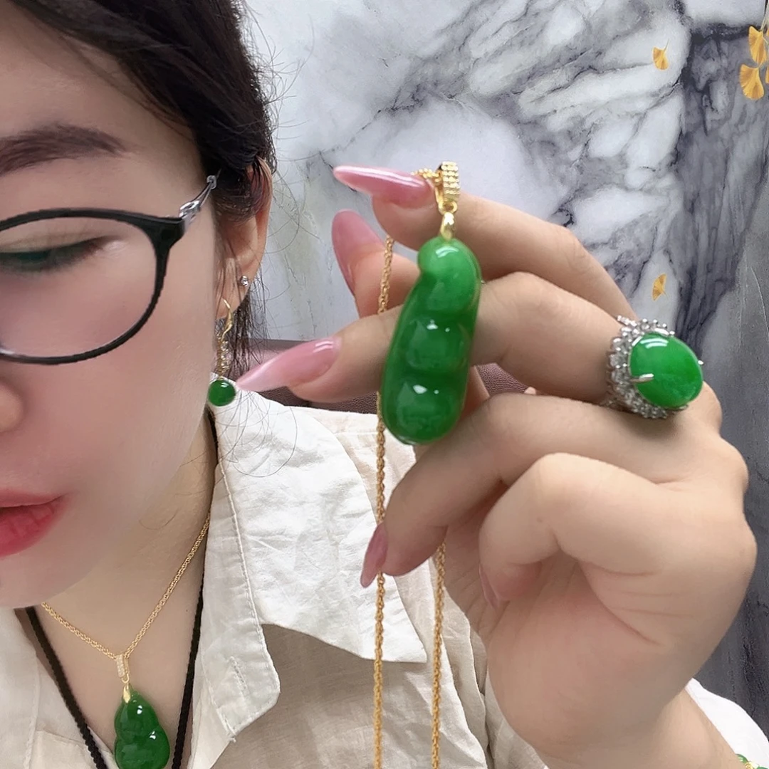 翡翠未镶嵌颈饰人工