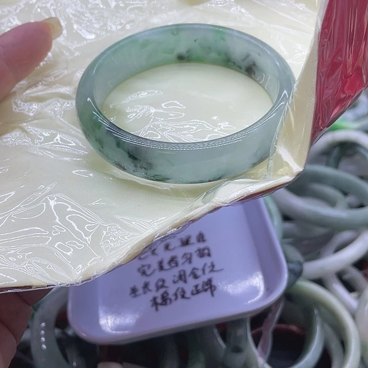翡翠未镶嵌手镯手镯
