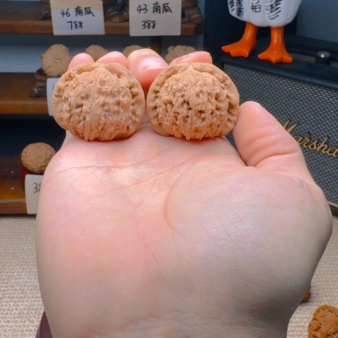 文玩核桃把件牧***z3939闷白