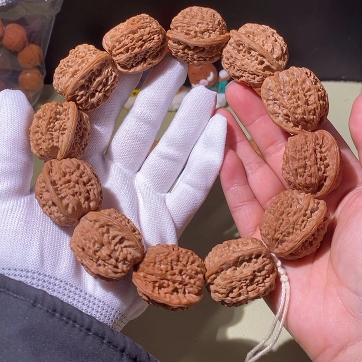 文玩核桃手串……12