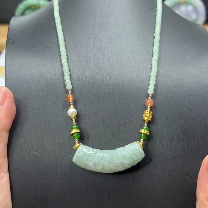 颈饰未镶嵌翡翠吊坠