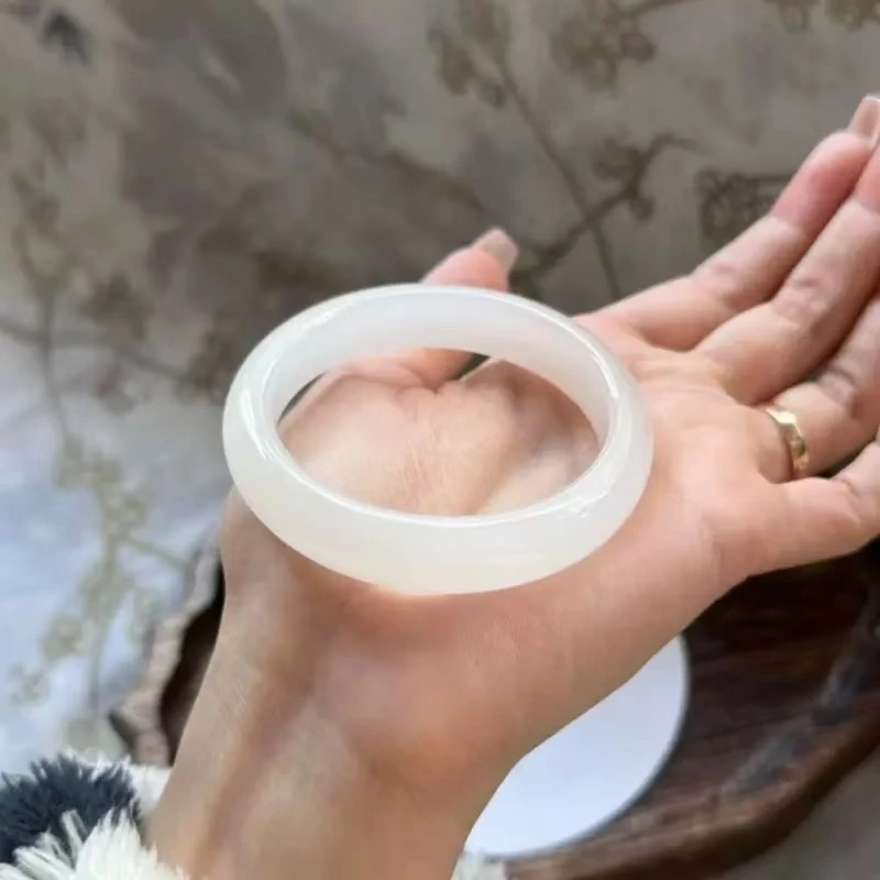 石英岩质玉未镶嵌手镯：209