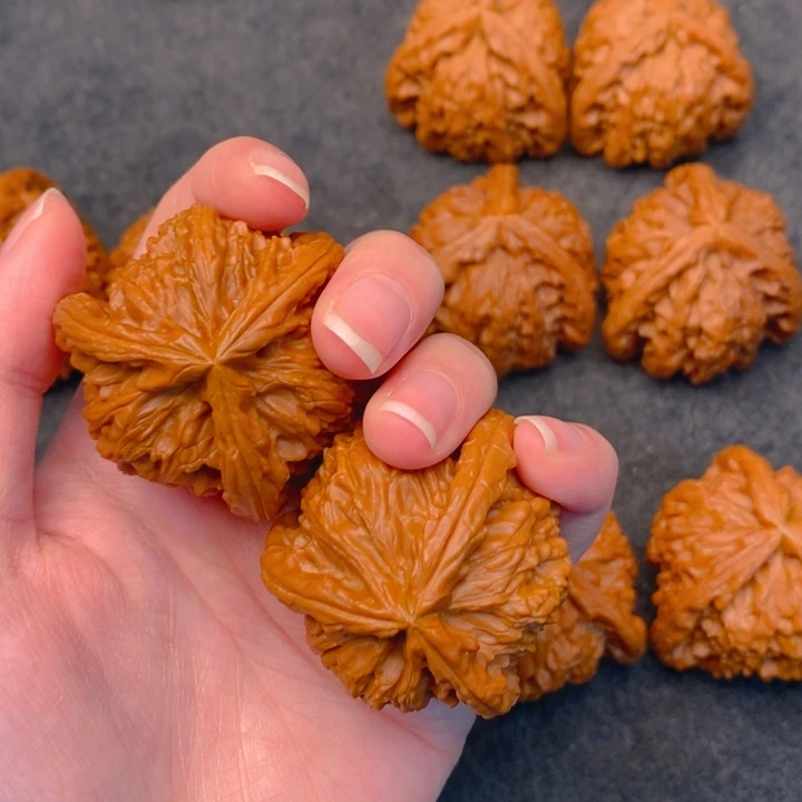 鯊***椒文玩核桃吊坠白奔