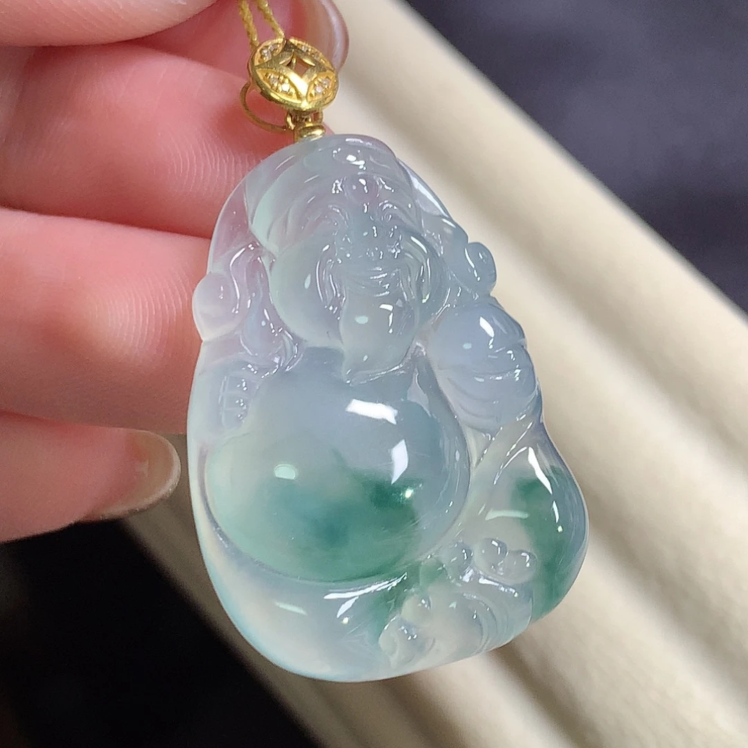 翡翠18K金镶嵌颈饰财神