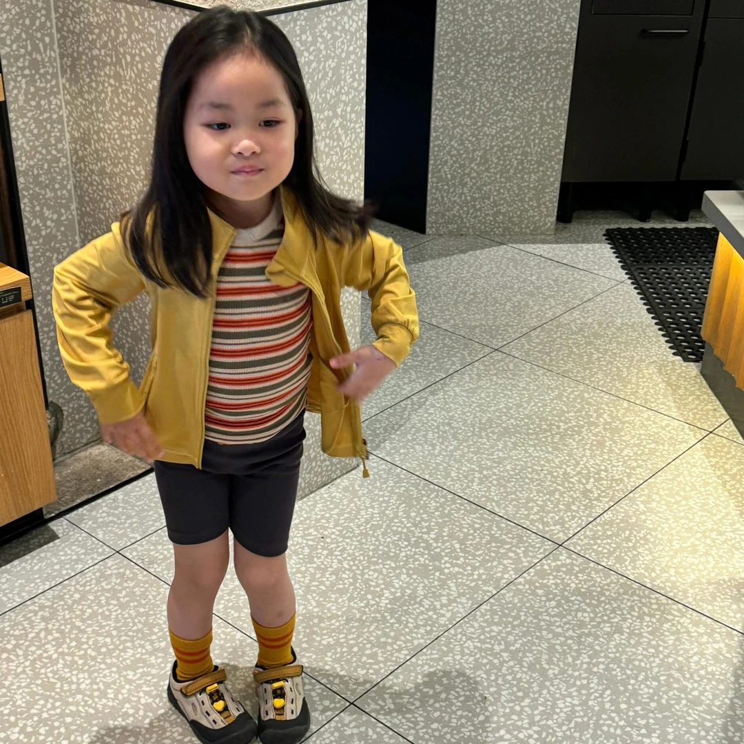 小惜亦韩版春季女童套装洋气姜黄色外套条纹背心骑行裤休闲童装潮