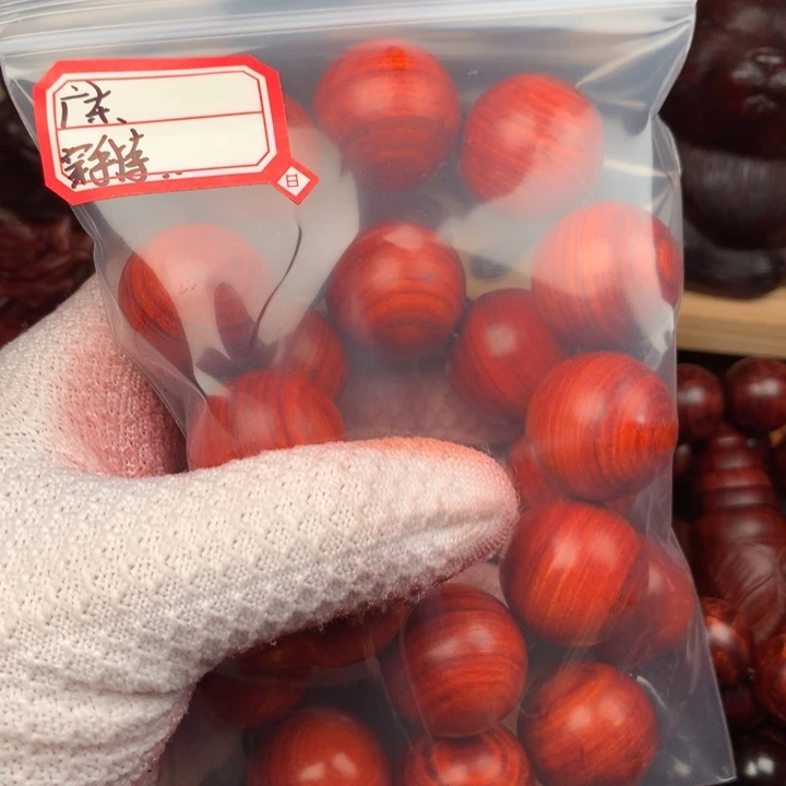 广***司木2.5镇店泥料鸡血红穿个手持