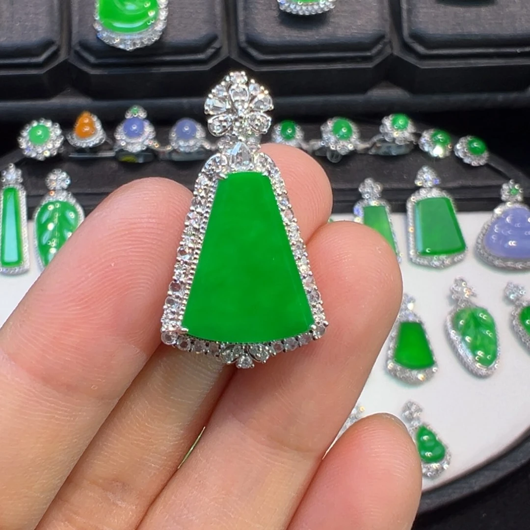 翡翠颈饰18K金镶嵌收到货48小时鉴赏期