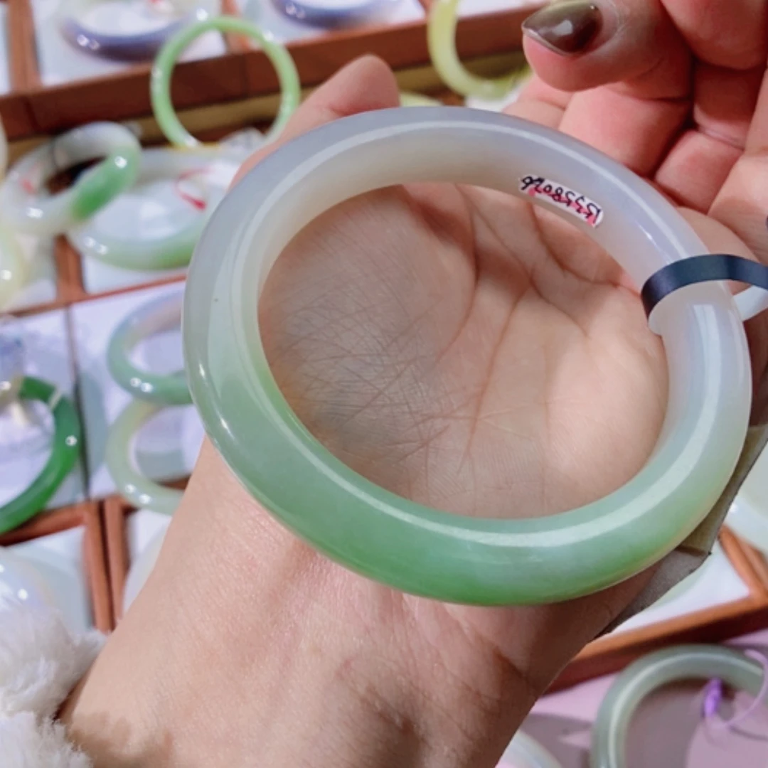 【闪购商品】未镶嵌手镯和田玉（翠青玉）