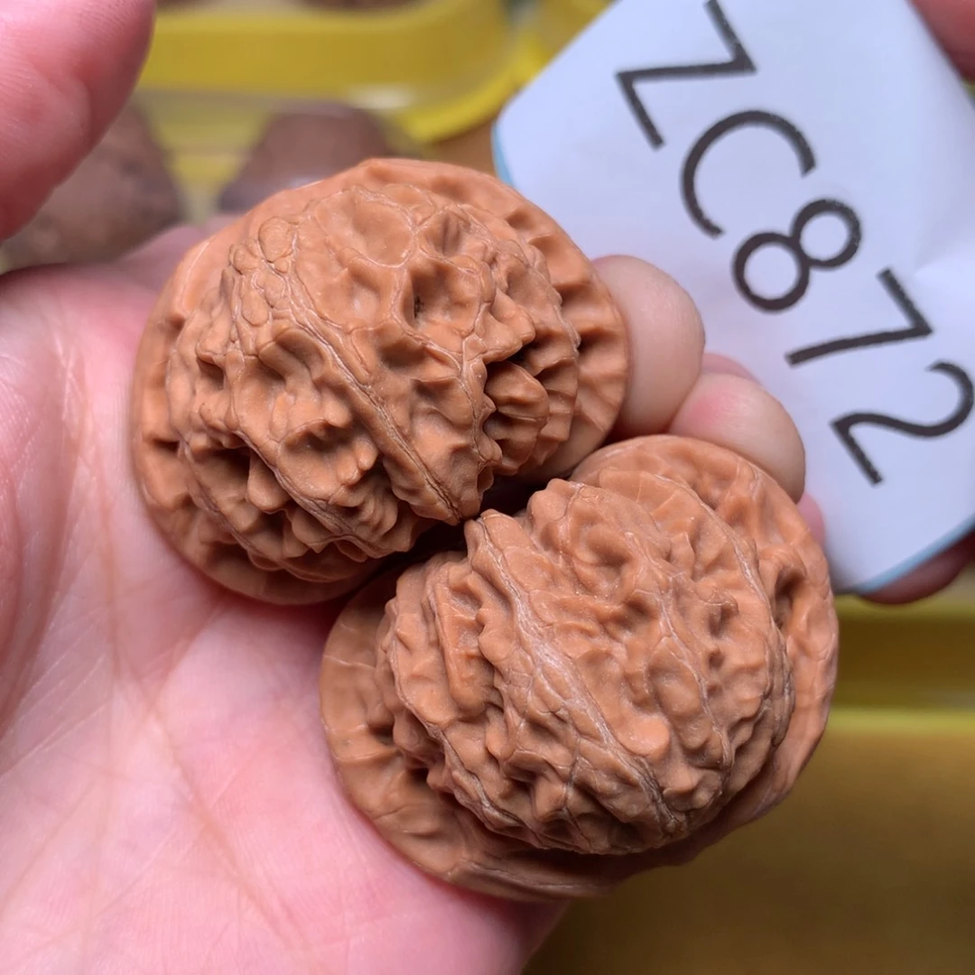 文玩核桃把件红皮肉球灯40