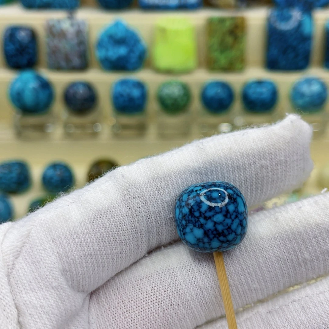 未镶嵌绿松石颈饰