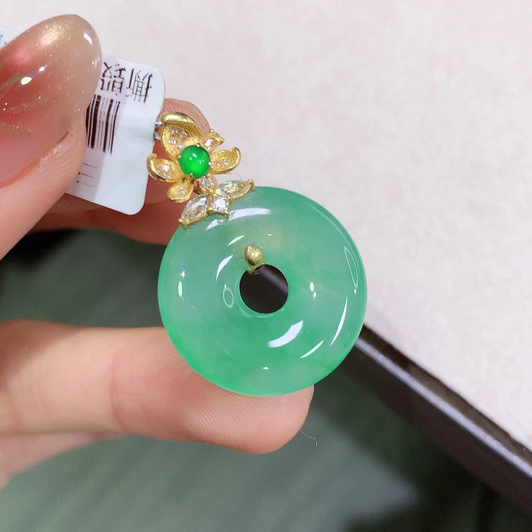 翡翠18K金镶嵌颈饰