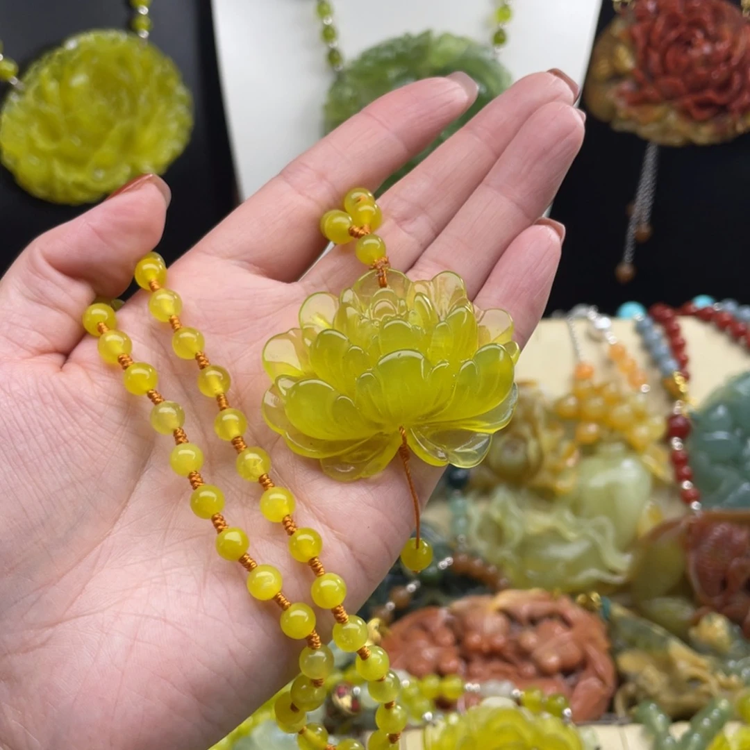 未镶嵌蛇纹石玉颈饰