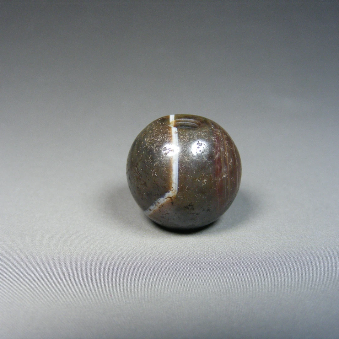 老西亚上百年的黑白缠丝玛瑙中号圆珠