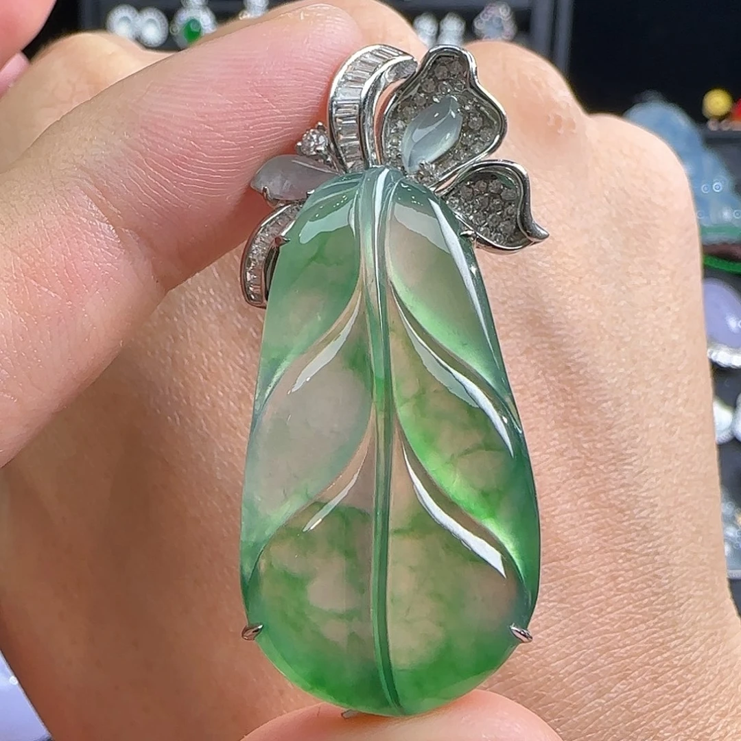 颈饰18K金镶嵌翡翠天然翡翠