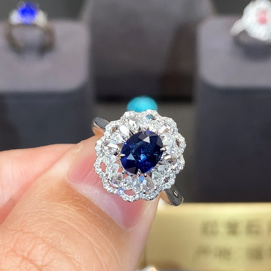 蓝宝石戒指18K金镶嵌1.1克拉