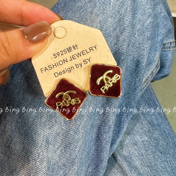 铜合金耳饰 穿搭感ins韩系简约~复古红丝绒小香档次高端耳钉 A47