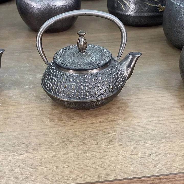 霰纹砂铁壶300毫升纯手工打造