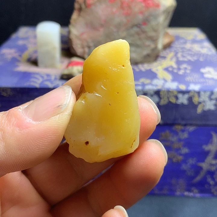 昌化石昌化田黄原石挂件料一个