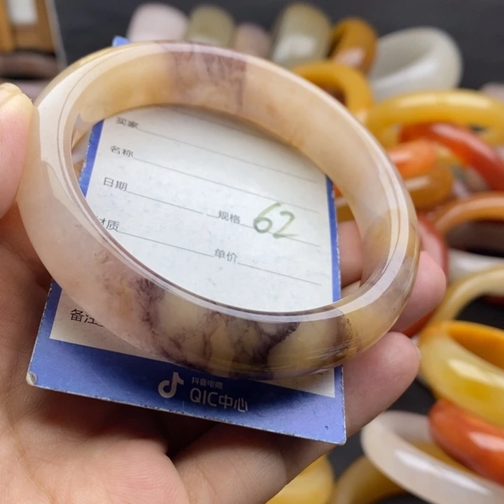 石英质玉手镯未镶嵌
