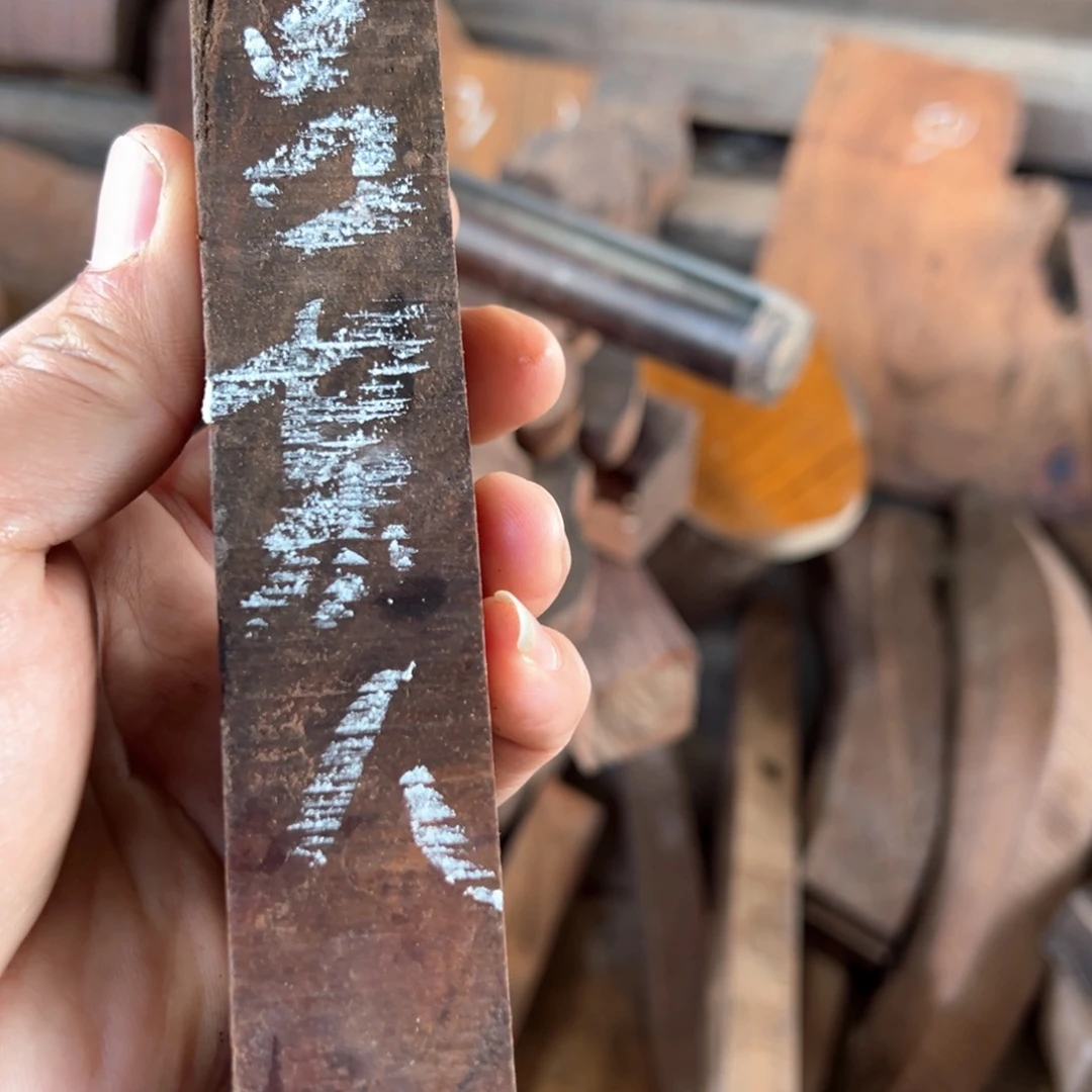 交趾黄檀（大红酸枝）、**人