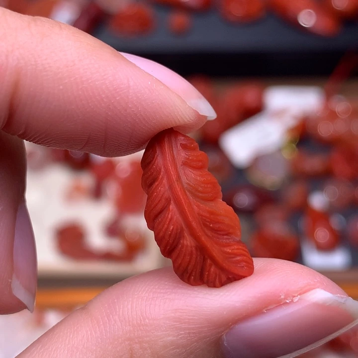 南红玛瑙未镶嵌珠宝半成品羽毛