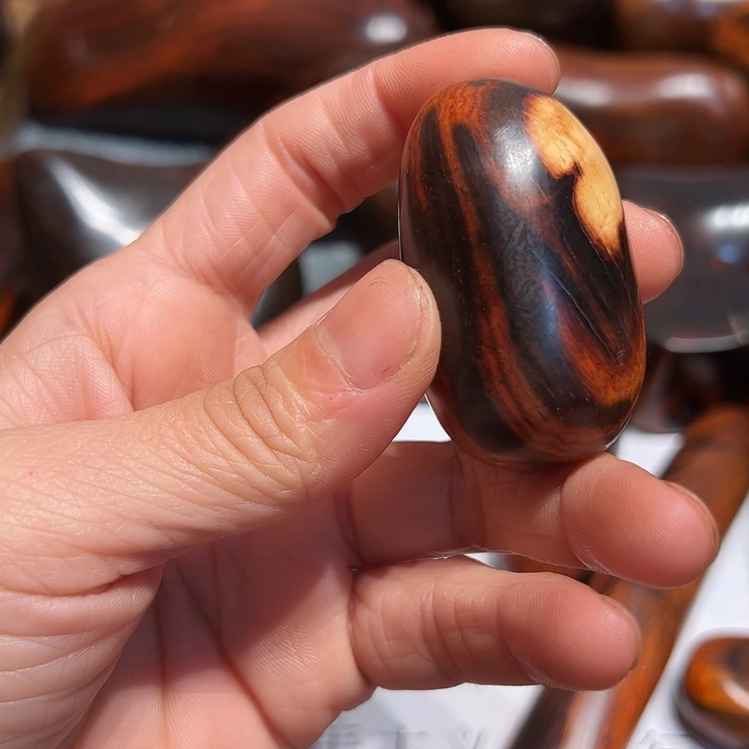 交趾黄檀（大红酸枝）用**昱