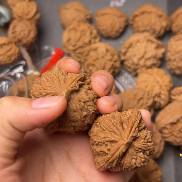 扵***笙文玩核桃吊坠南疆石
