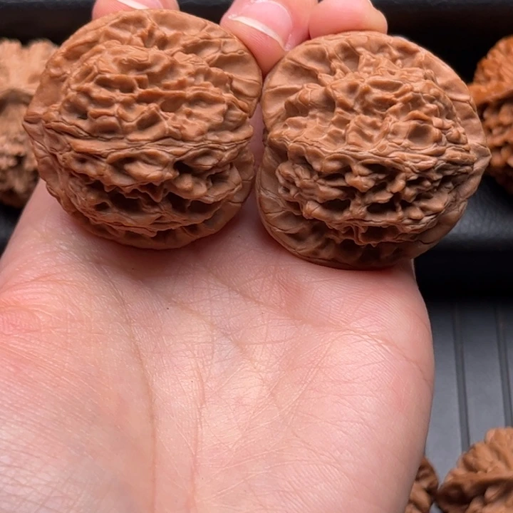 文玩核桃吊坠玉华宫