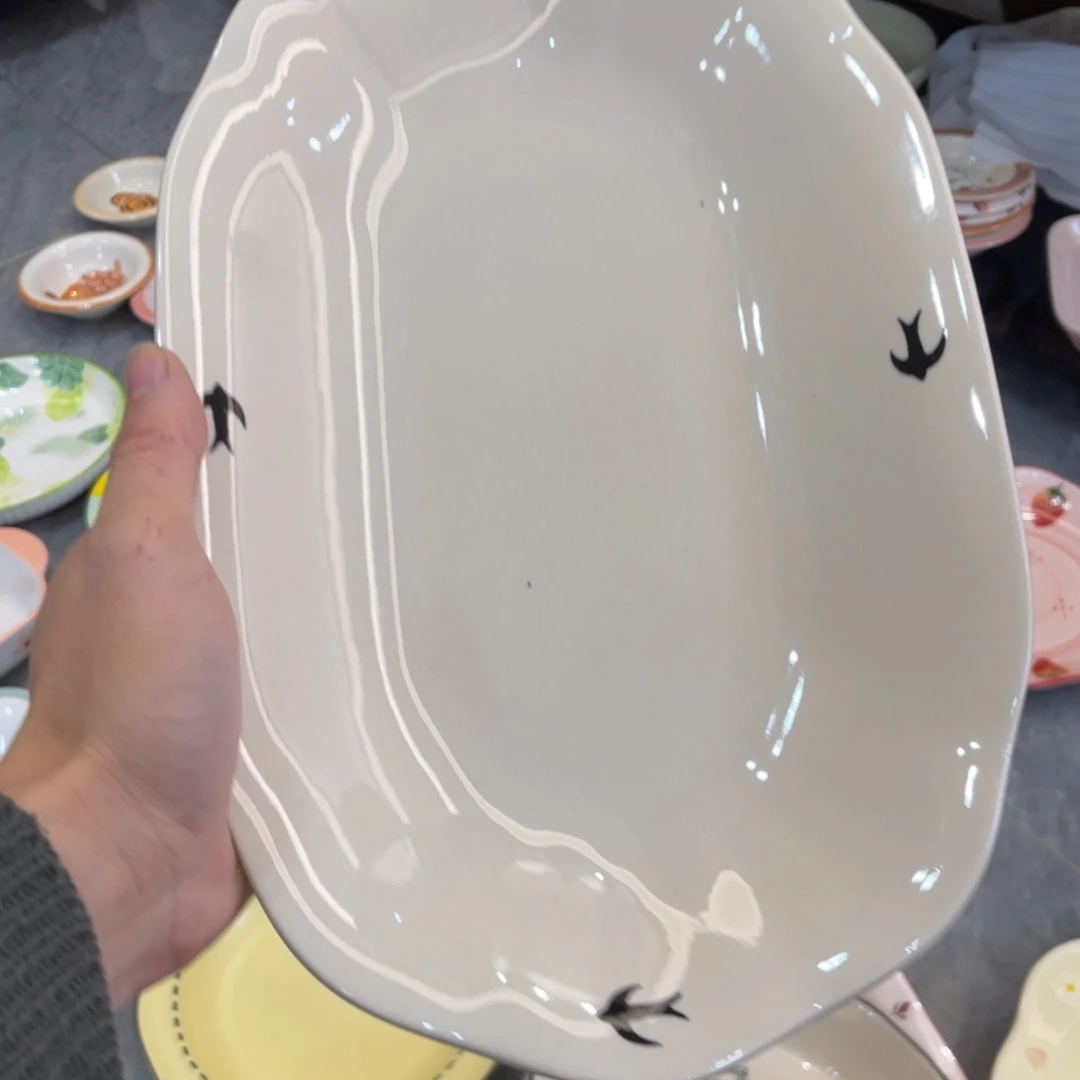 椿***树陶瓷微瑕餐具介意勿拍，满18飞！