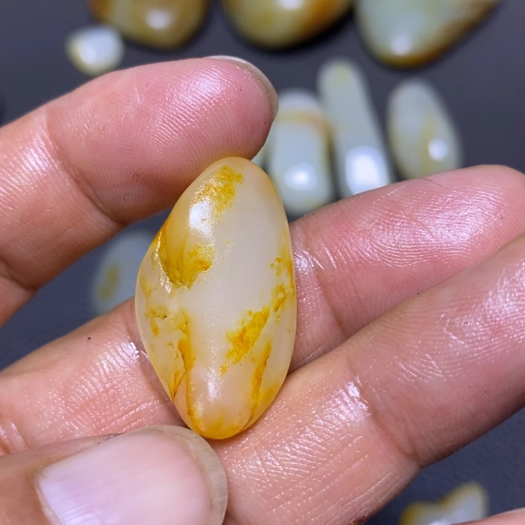 未镶嵌和田玉（糖玉）挂件