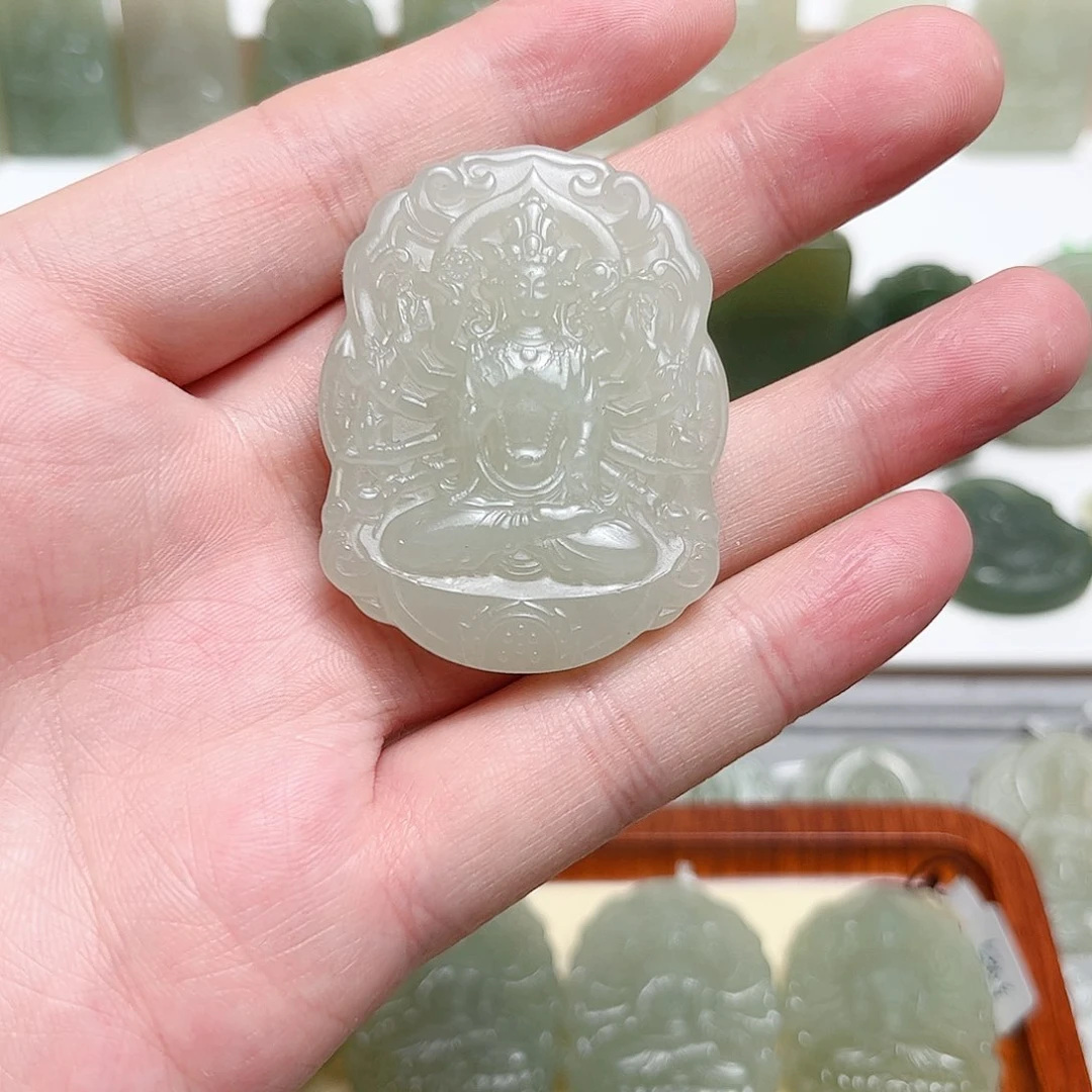 和田玉颈饰未镶嵌简****?